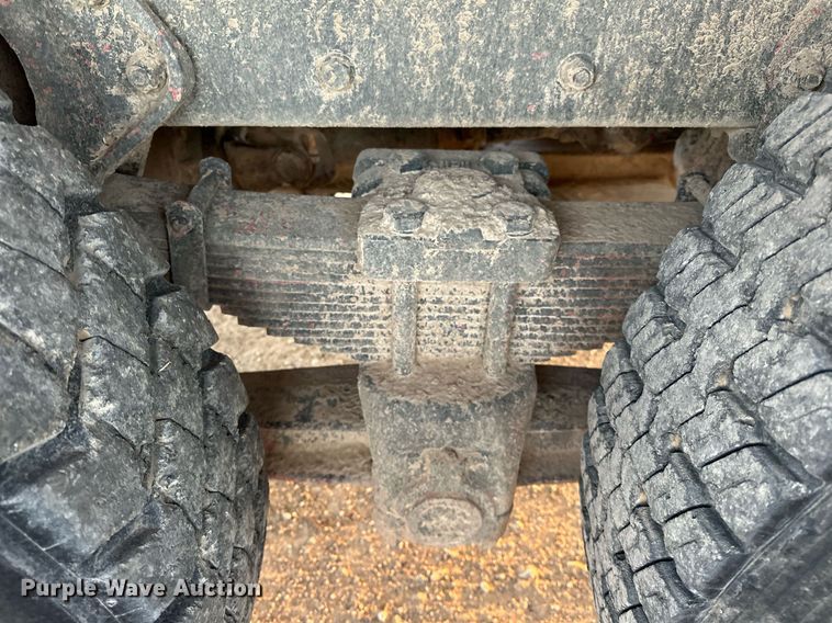 image for item OM9903 1990 International  9300 grain truck