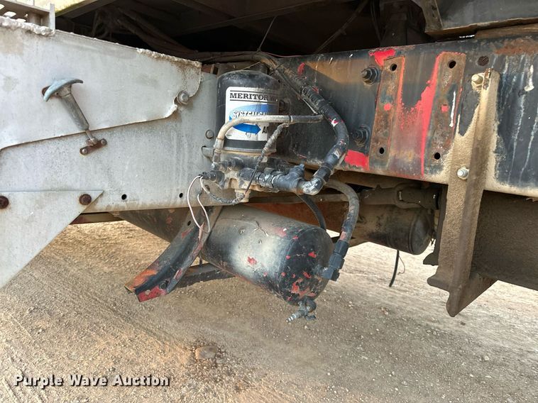 image for item OM9903 1990 International  9300 grain truck