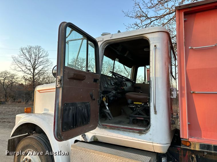 image for item OM9903 1990 International  9300 grain truck