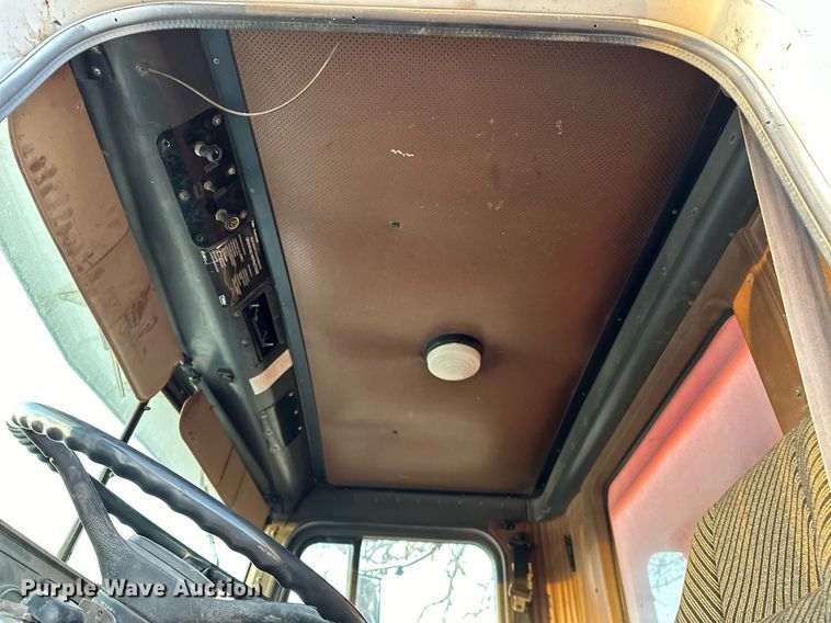 image for item OM9903 1990 International  9300 grain truck