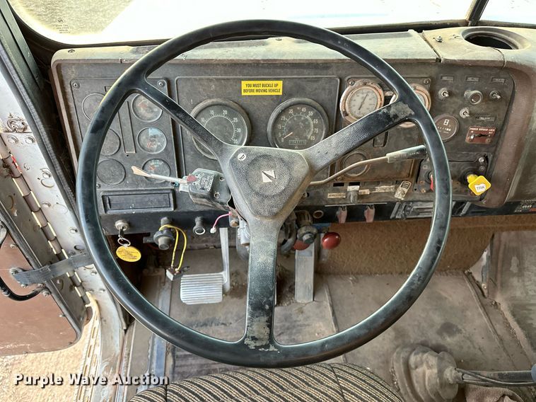 image for item OM9903 1990 International  9300 grain truck