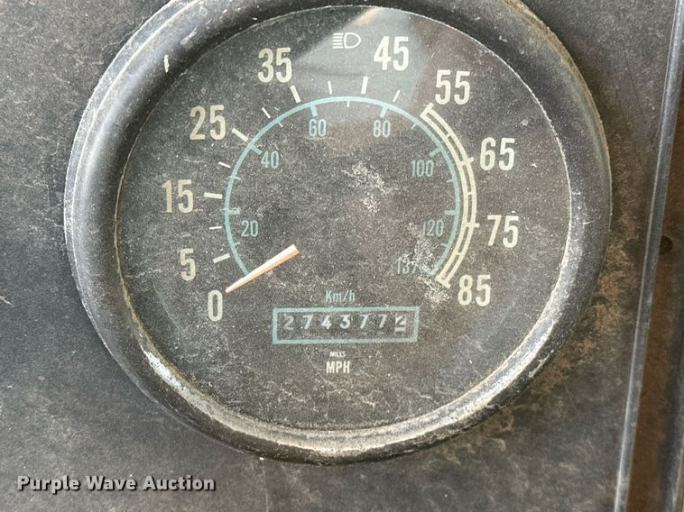 image for item OM9903 1990 International  9300 grain truck