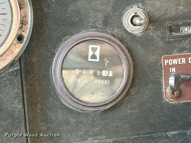 image for item OM9903 1990 International  9300 grain truck