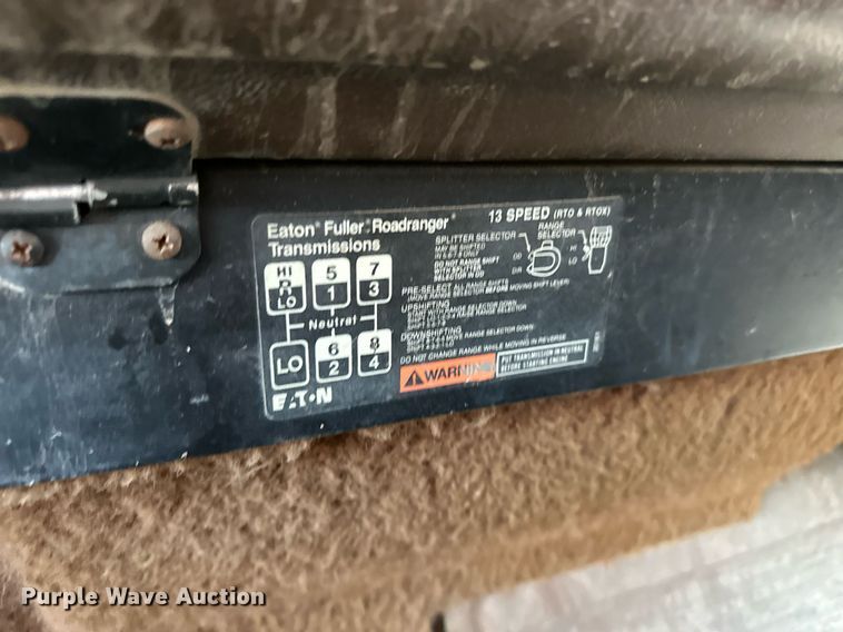 image for item OM9903 1990 International  9300 grain truck