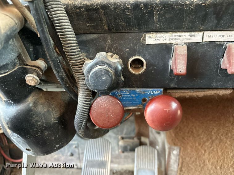 image for item OM9903 1990 International  9300 grain truck