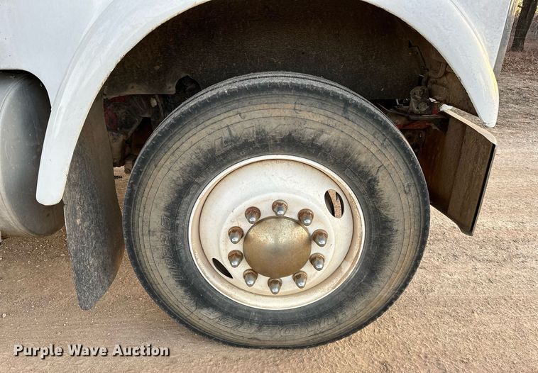 image for item OM9903 1990 International  9300 grain truck