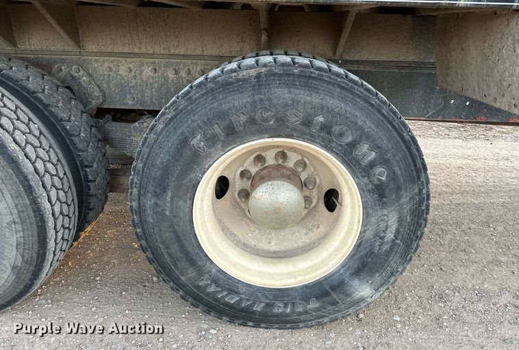 image for item OM9903 1990 International  9300 grain truck