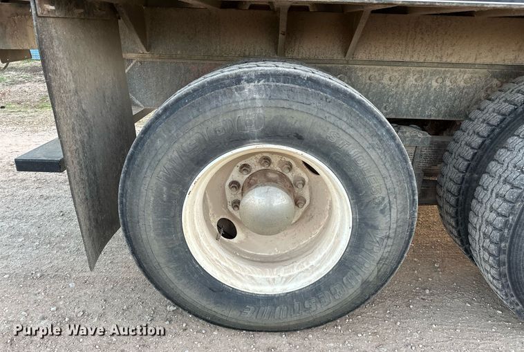 image for item OM9903 1990 International  9300 grain truck