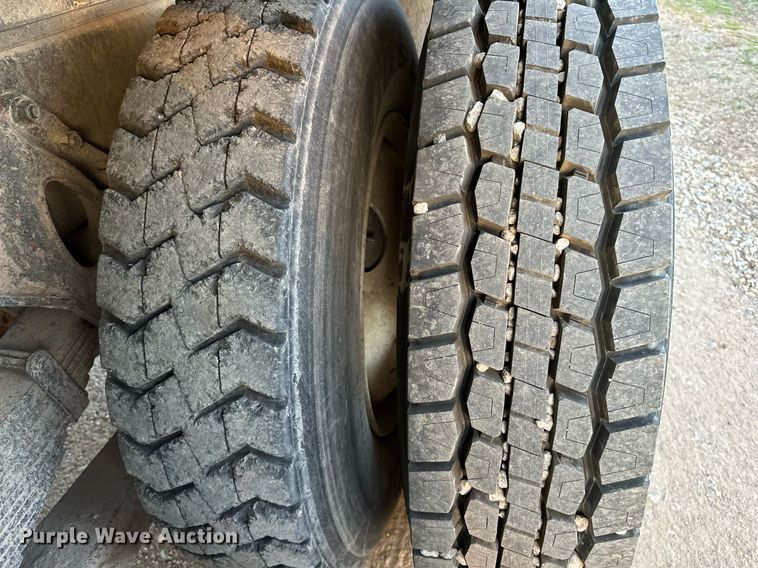 image for item OM9903 1990 International  9300 grain truck