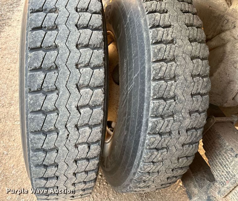 image for item OM9903 1990 International  9300 grain truck