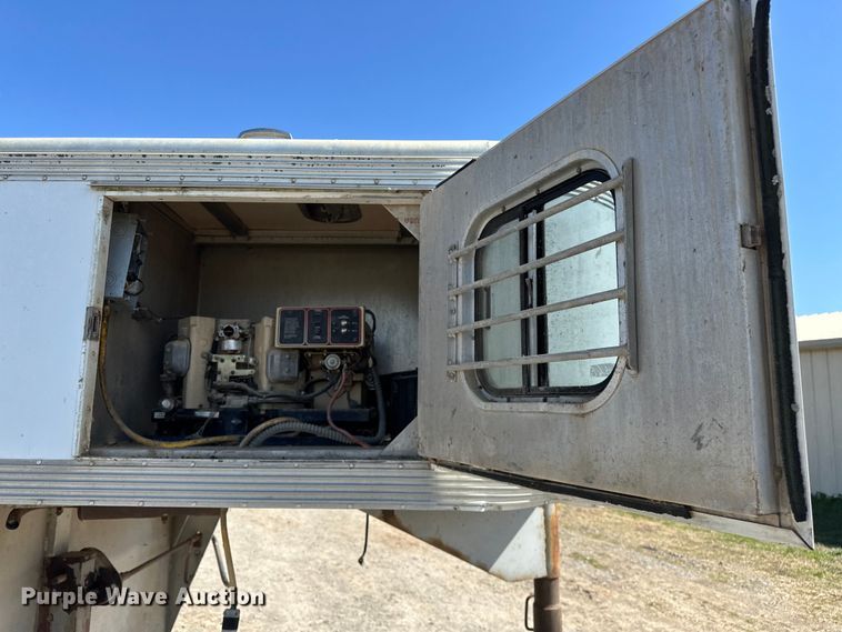 image for item OM9969 1993 Turnbow T4285 livestock trailer