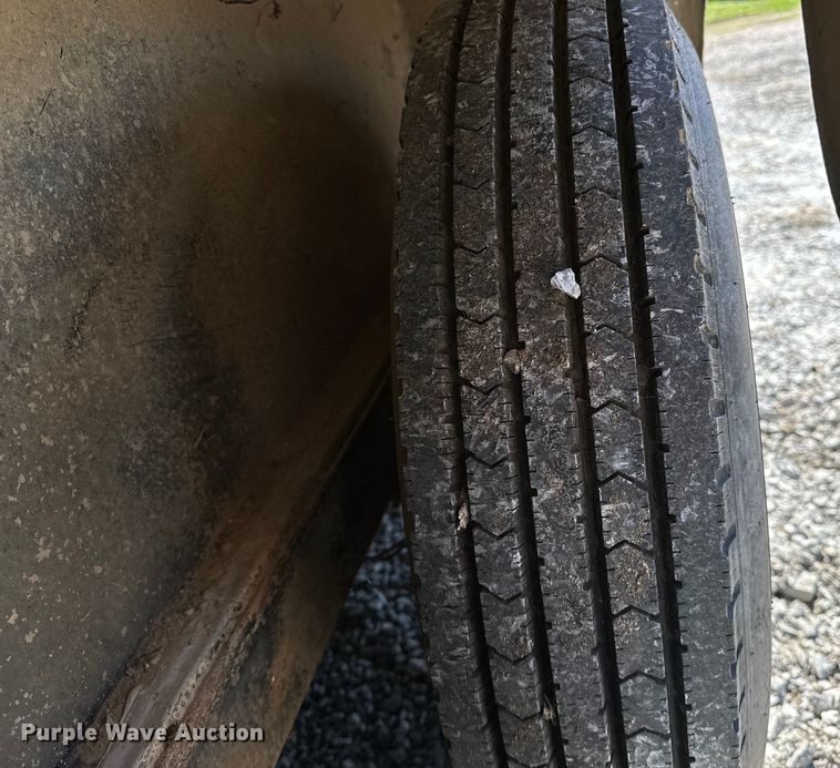 image for item OM9969 1993 Turnbow T4285 livestock trailer