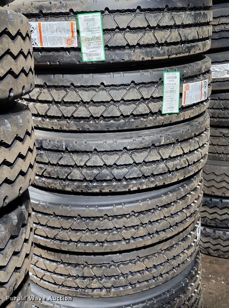 image for item DG0439 (8) Hankook 255/70R22.5 tires