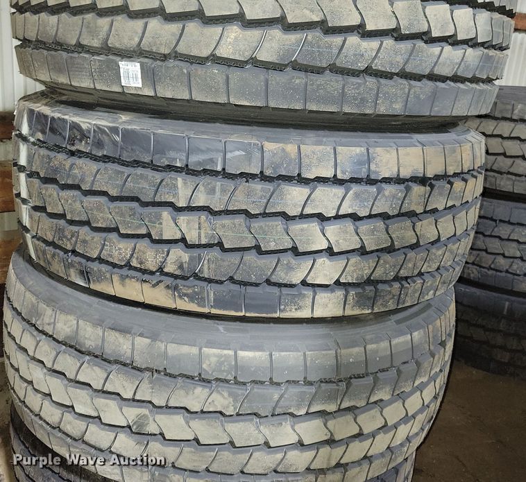 image for item DG0449 (4) Cooper 385/65R22.5 tires