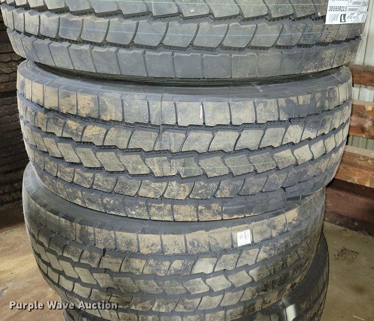 image for item DG0449 (4) Cooper 385/65R22.5 tires