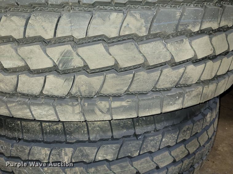 image for item DG0449 (4) Cooper 385/65R22.5 tires