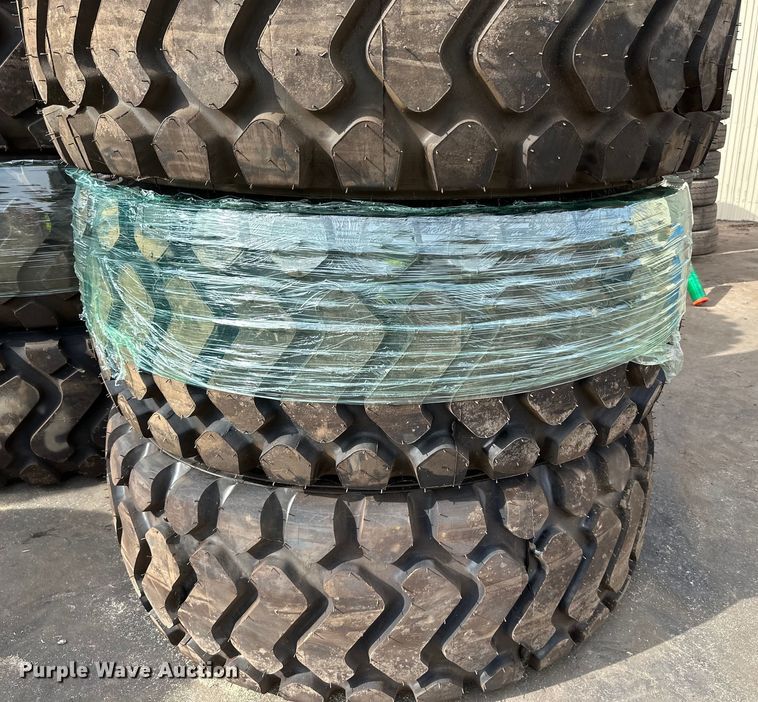 image for item DG0485 (4) 23.5R25 tires