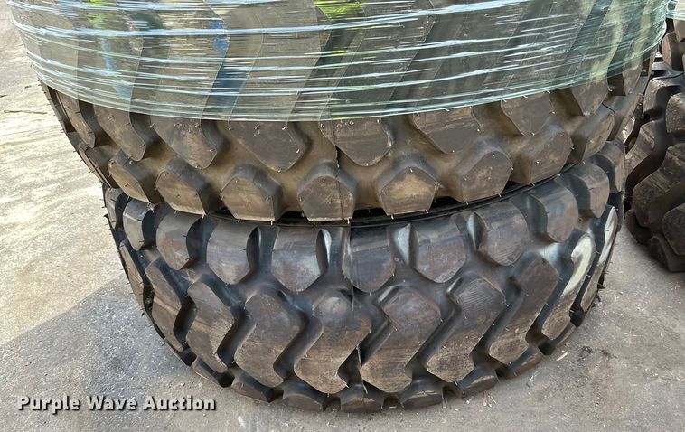 image for item DG0485 (4) 23.5R25 tires