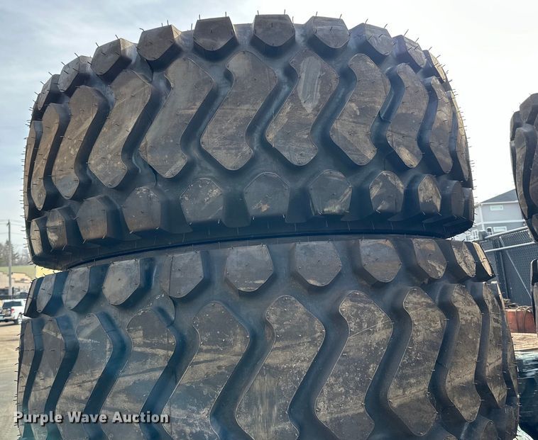 image for item DG0485 (4) 23.5R25 tires