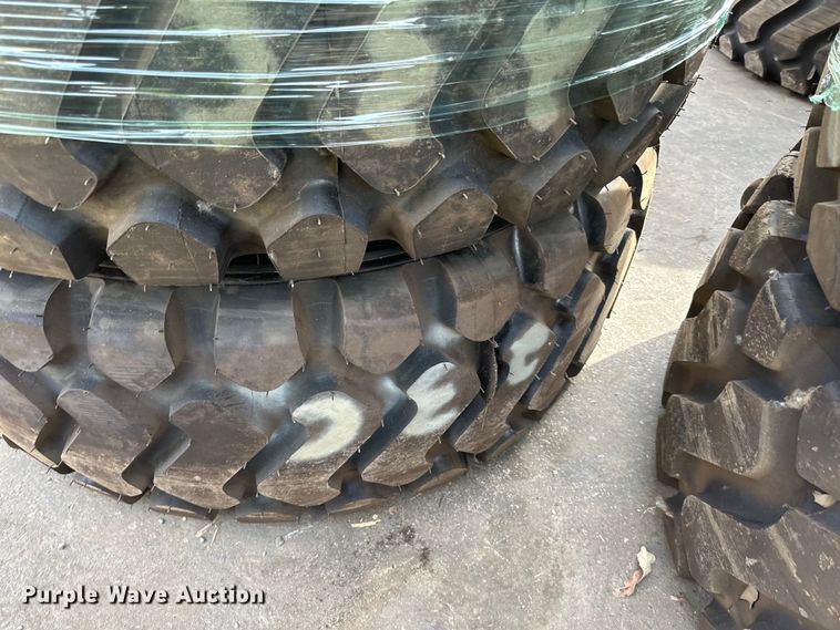 image for item DG0485 (4) 23.5R25 tires