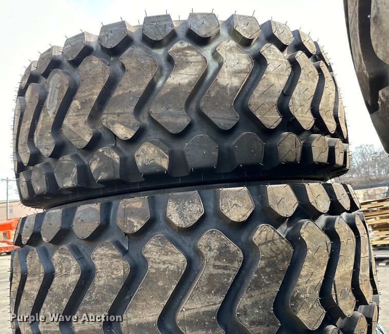 image for item DG0485 (4) 23.5R25 tires