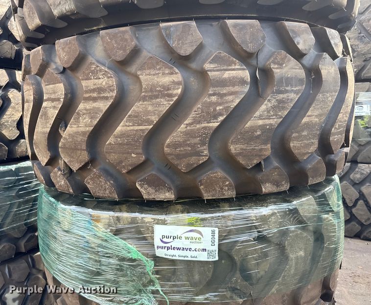 image for item DG0486 (4) Michelin 23.5R25 tires