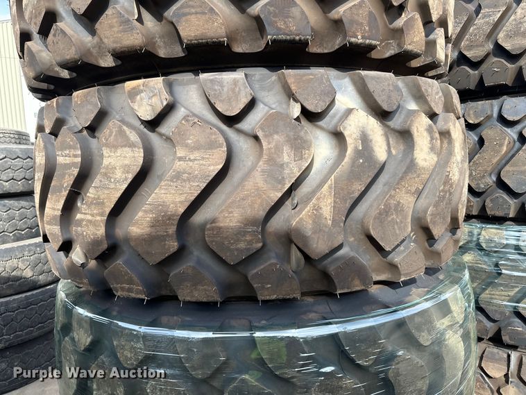 image for item DG0486 (4) Michelin 23.5R25 tires