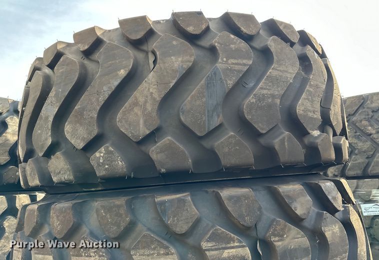 image for item DG0486 (4) Michelin 23.5R25 tires