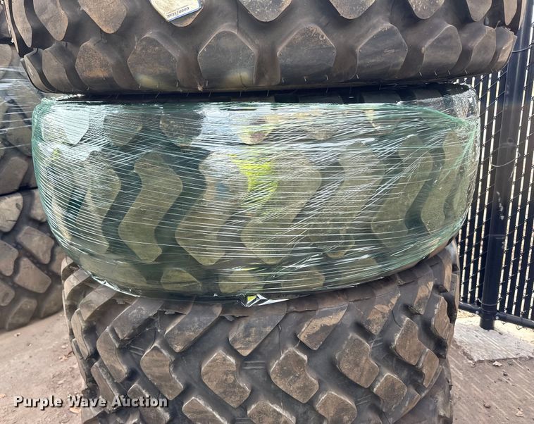 image for item DG0487 (4) 17.5R25 tires