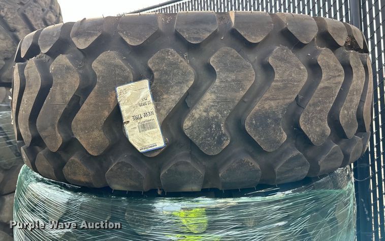 image for item DG0487 (4) 17.5R25 tires