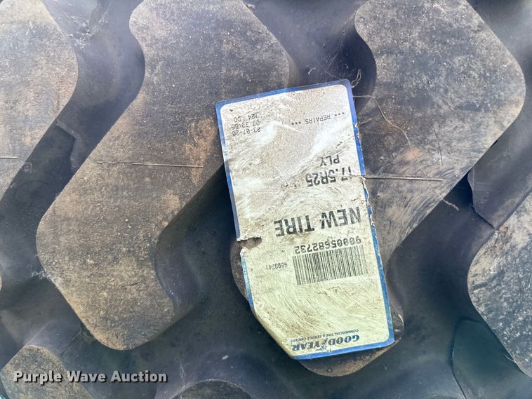 image for item DG0487 (4) 17.5R25 tires