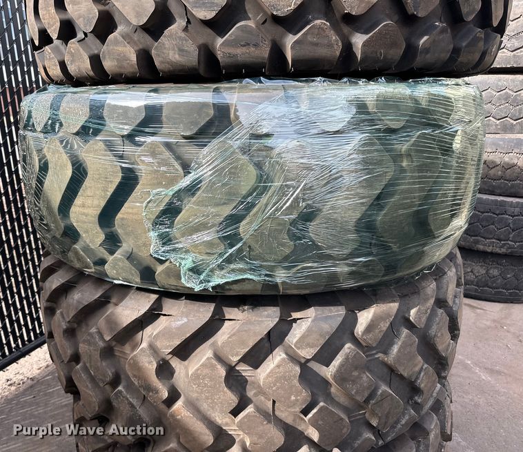 image for item DG0487 (4) 17.5R25 tires