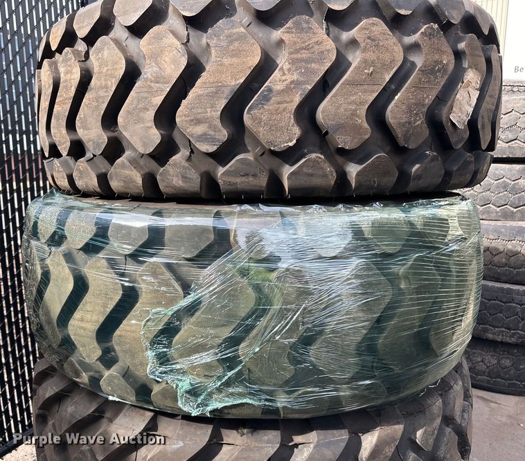 image for item DG0487 (4) 17.5R25 tires