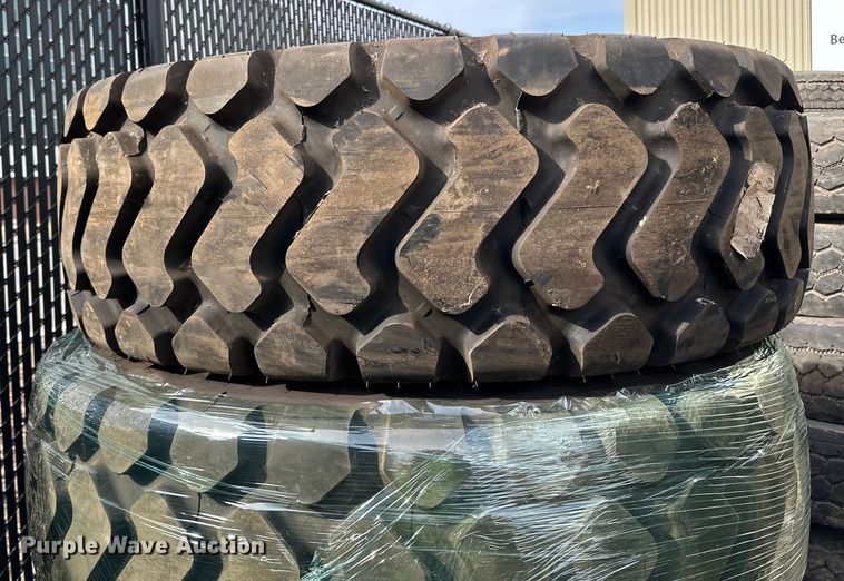 image for item DG0487 (4) 17.5R25 tires