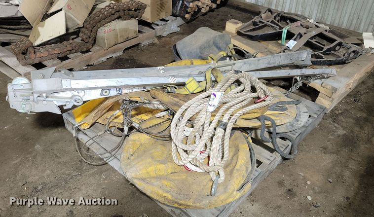 image for item DG0542 Manhole hoist equipment