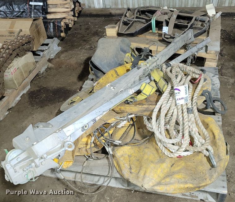 image for item DG0542 Manhole hoist equipment