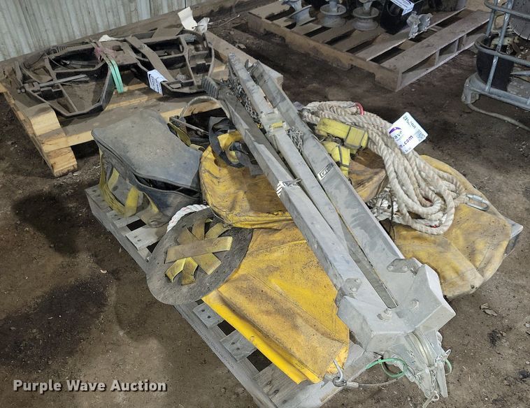 image for item DG0542 Manhole hoist equipment