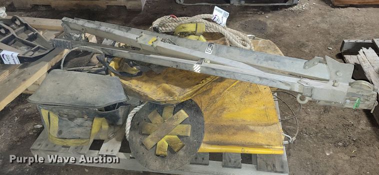 image for item DG0542 Manhole hoist equipment