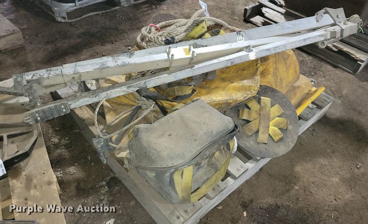 image for item DG0542 Manhole hoist equipment