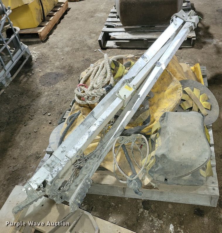 image for item DG0542 Manhole hoist equipment