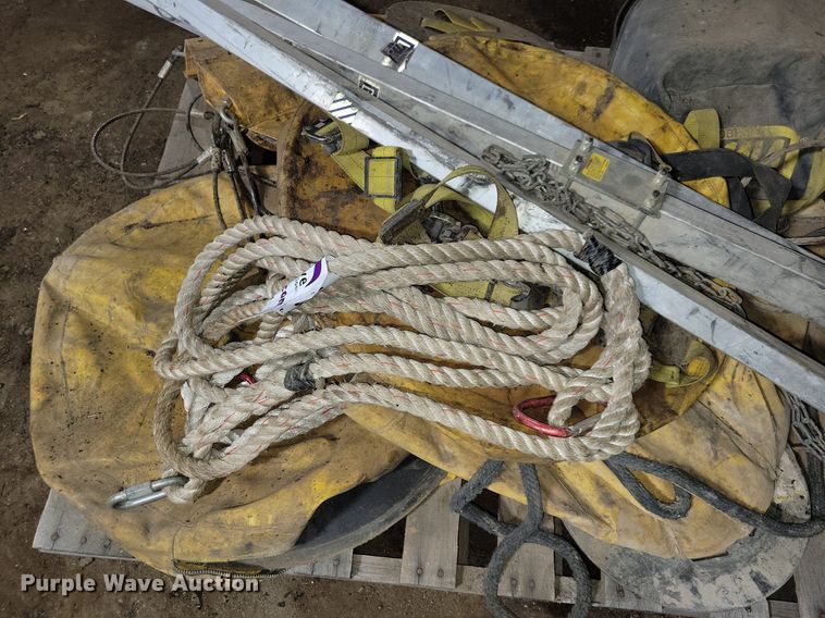 image for item DG0542 Manhole hoist equipment