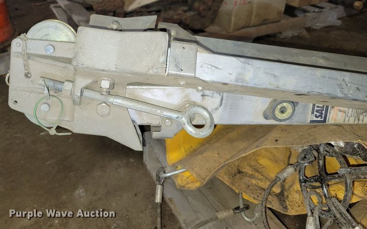 image for item DG0542 Manhole hoist equipment