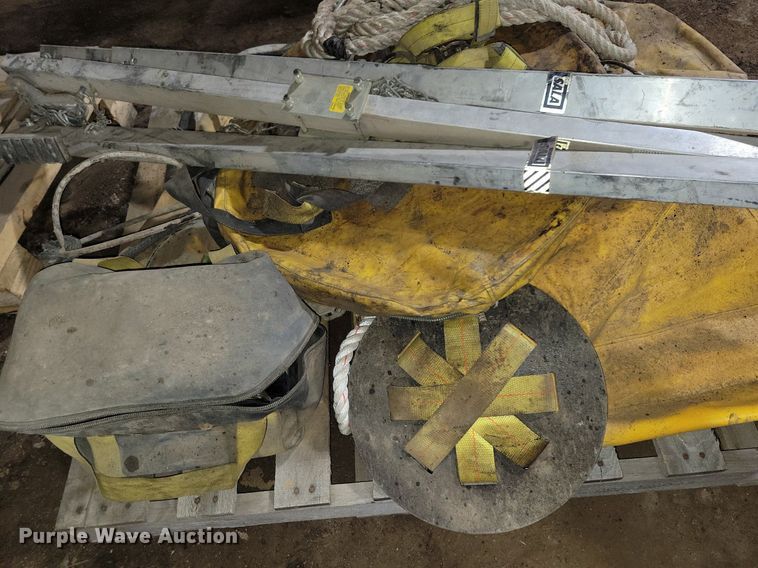 image for item DG0542 Manhole hoist equipment