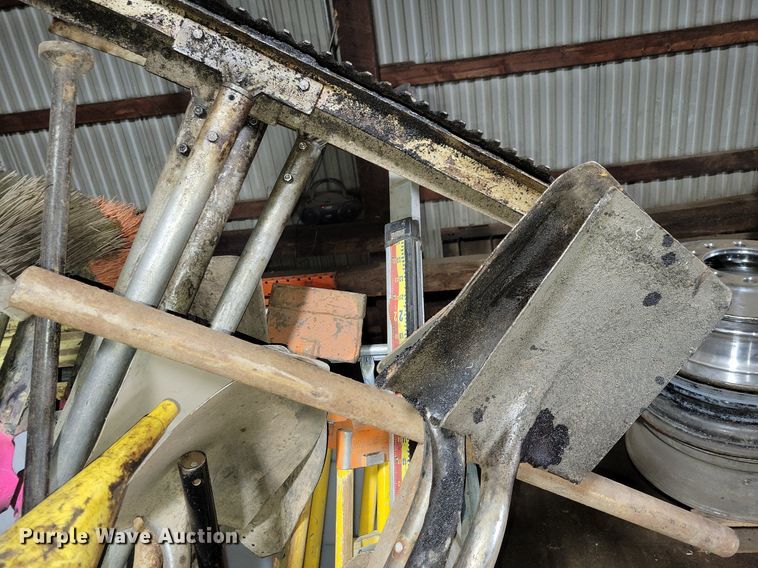 image for item DG0545 (3) bins of tools