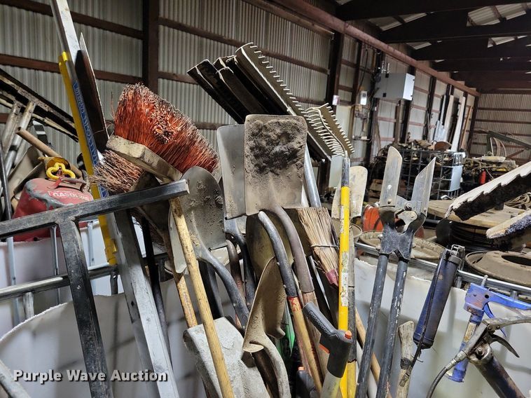 image for item DG0545 (3) bins of tools