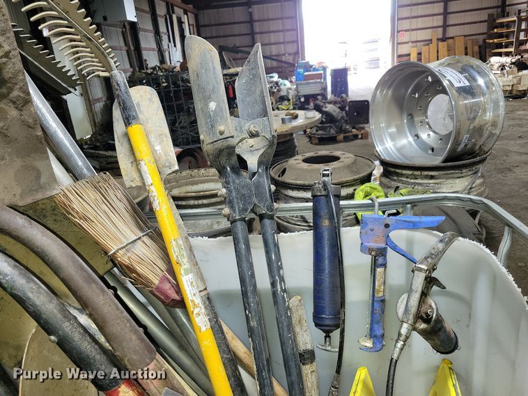 image for item DG0545 (3) bins of tools