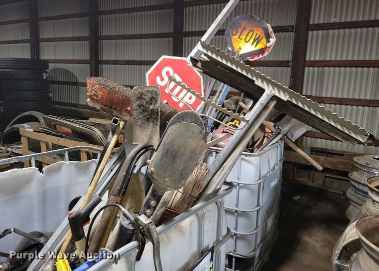 image for item DG0545 (3) bins of tools