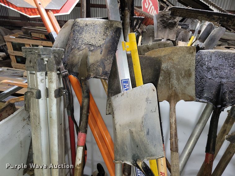 image for item DG0545 (3) bins of tools