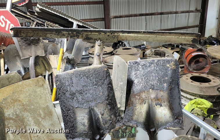 image for item DG0545 (3) bins of tools