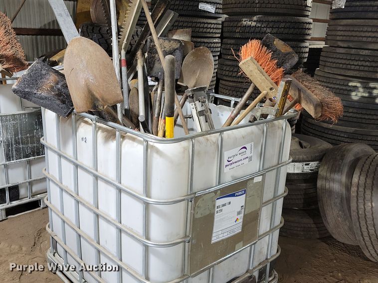 image for item DG0551 (2) bins of tools